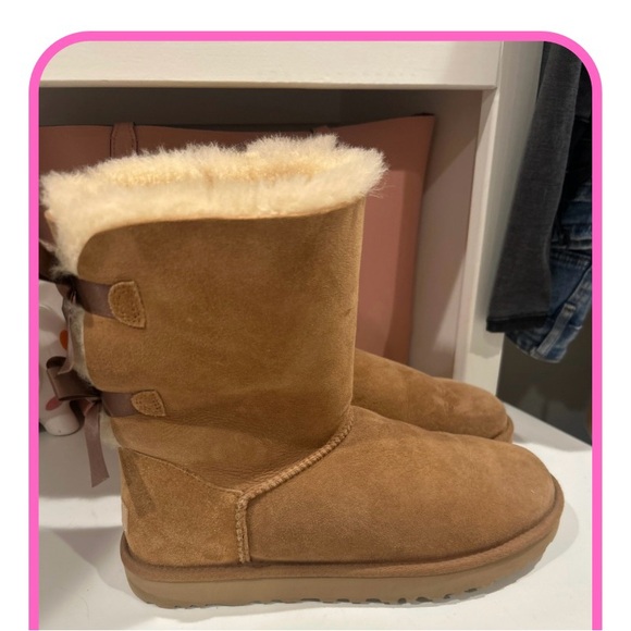 UGG Tan Boots with Cream Shearling and Brown Bows - Picture 2 of 2
